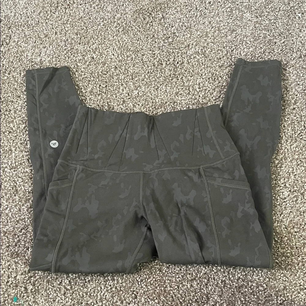 Women's Camo Concealed Carry Leggings - Picture 2 of 3